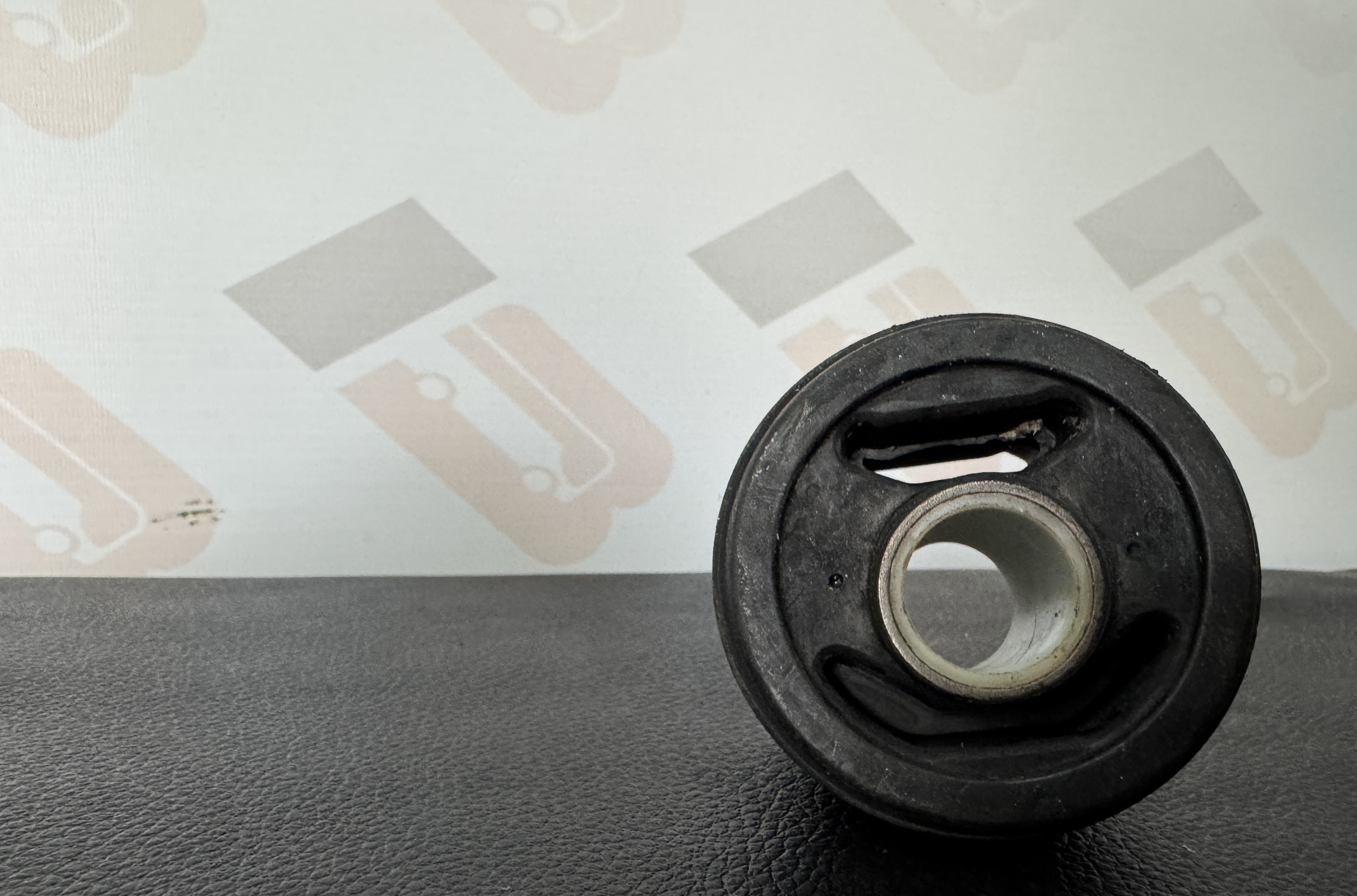 Rubber-metal support for conditioner compressor support FK50 Van Hool 10597936